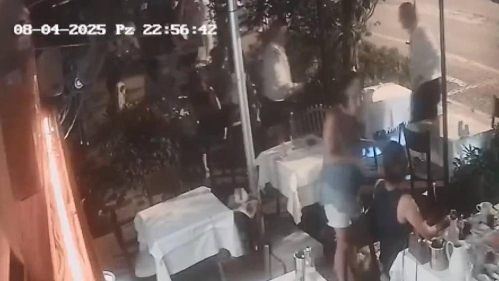 Eğlence mekanında dehşet! Kedi yüzünden silahlar konuştu