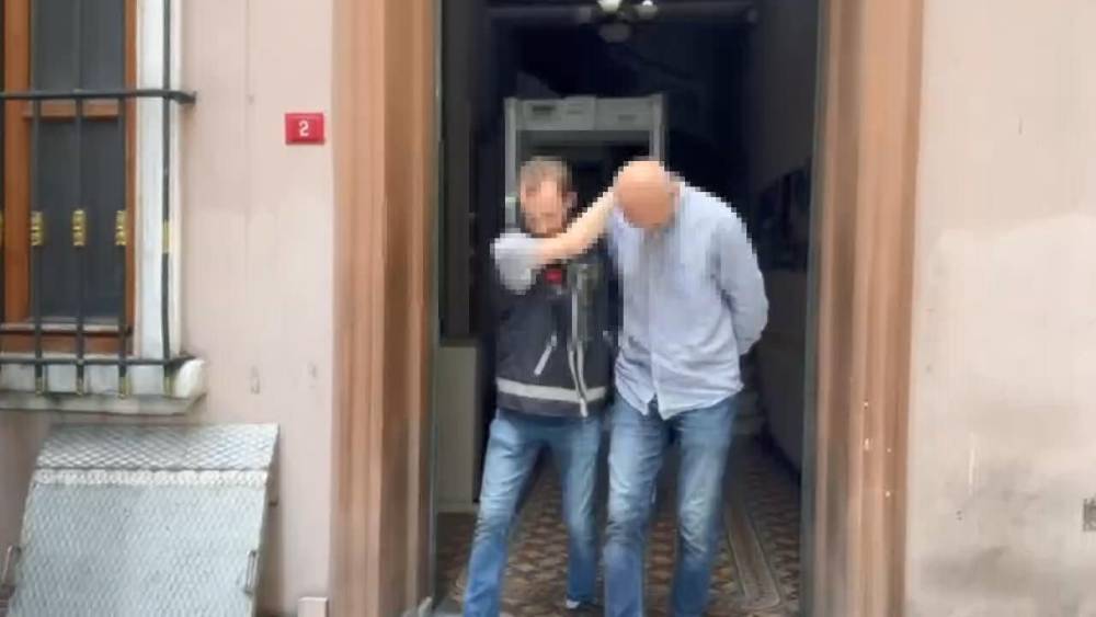 Eğlence mekanında dehşet! Kedi yüzünden silahlar konuştu