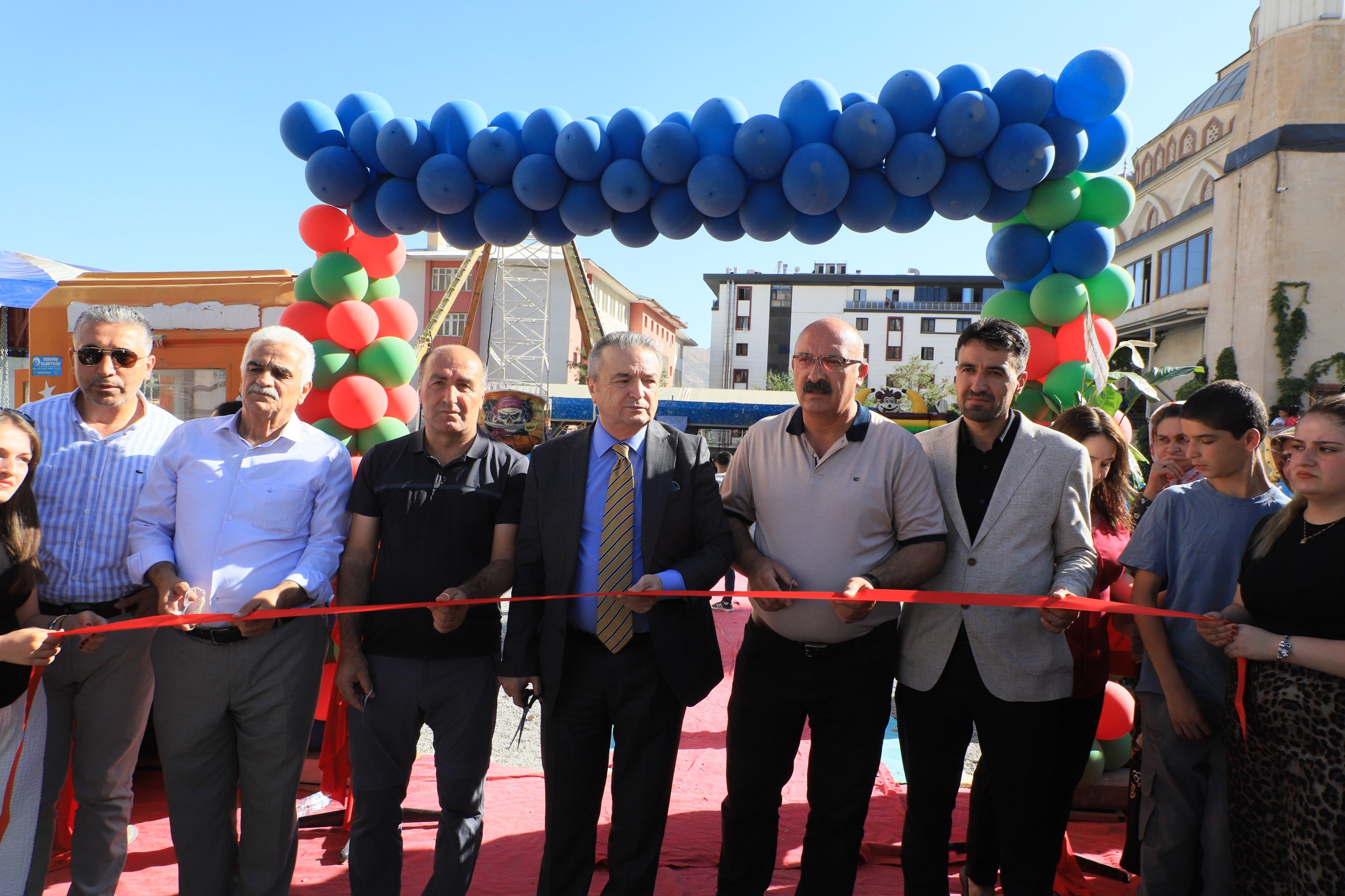 saray-lunapark-acildi-cocuklar-mutluluktan-uctu-yenicag-2.jpg