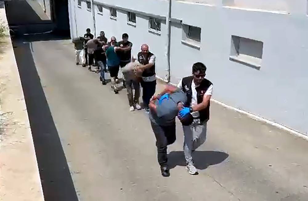 Torbacı operasyonunda şok detaylar ortaya çıktı! Adana'da evin her yerinden uyuşturucu çıktı