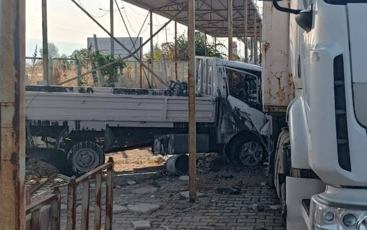 İnegöl'de feci kaza! Kamyonet korkulukları aşıp TIR’a çarptı