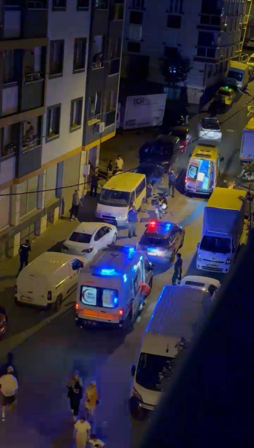 İstanbul'da evde kanlı kavga! Gecenin sessizliği silah sesiyle bozuldu: Yaralılar var