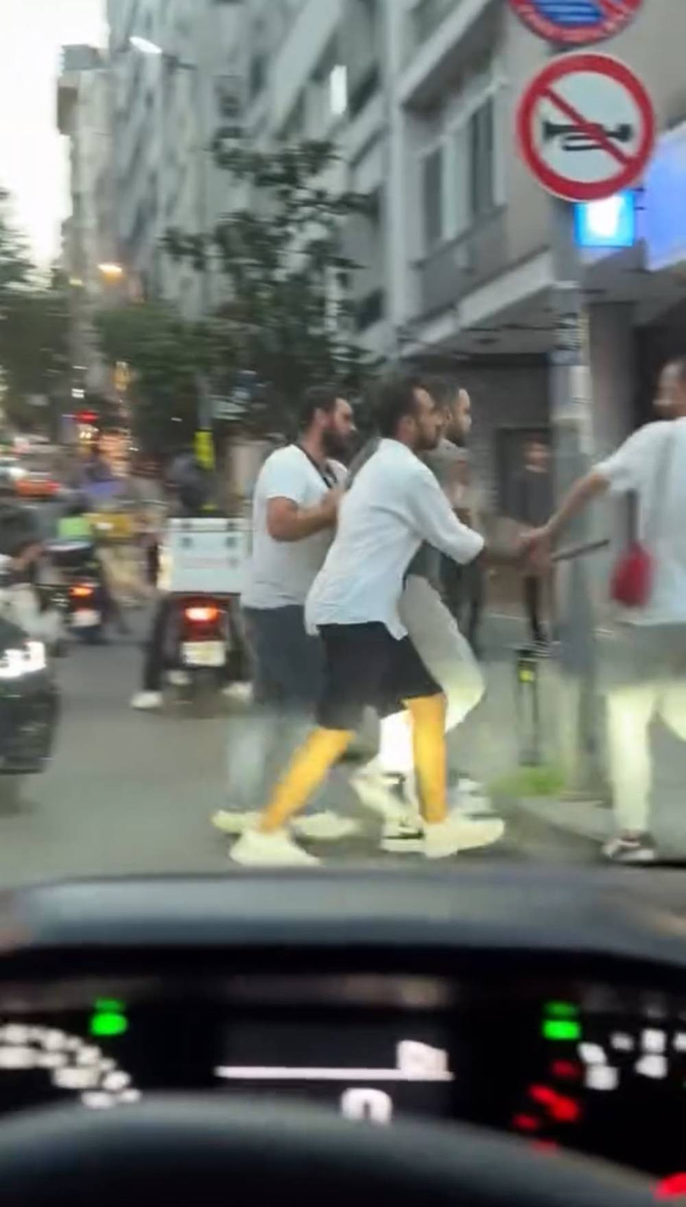 ‘Kolumu sıktın’ çığlığı! Nişantaşı’nda trafik kavgası