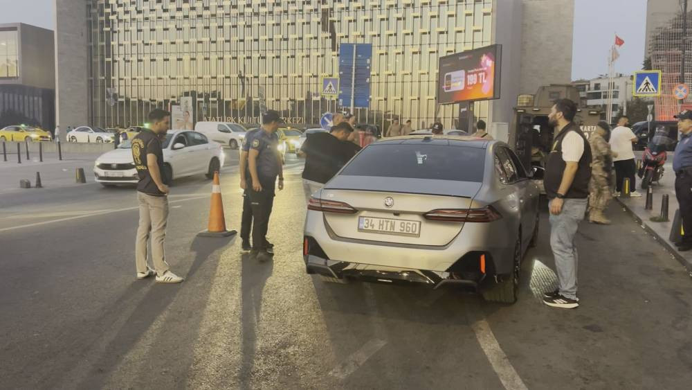 Polis bölgeyi ablukaya aldı! Araçlar didik didik arandı