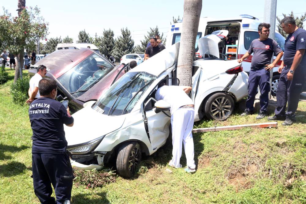Zincirleme kaza! Polis aracı hurdaya döndü