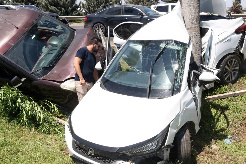 Zincirleme kaza! Polis aracı hurdaya döndü