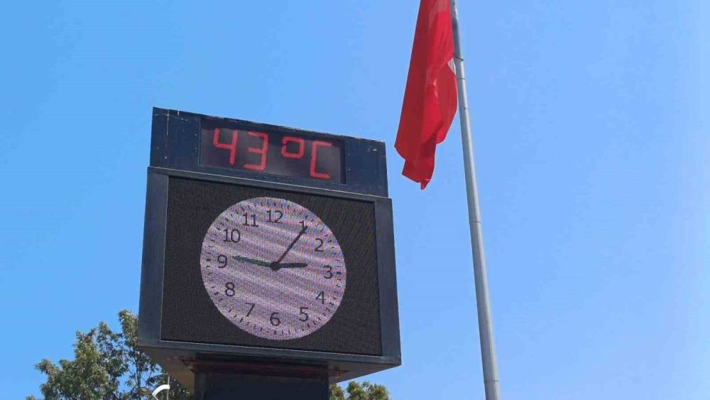 Aydın’da 50 dereceyle yanıyor!