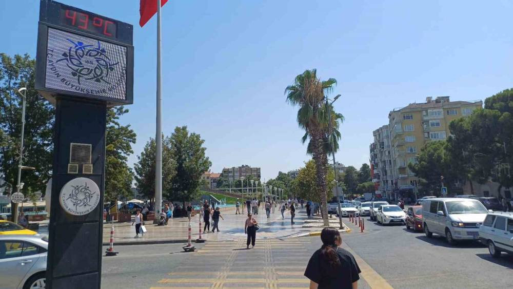 Aydın’da 50 dereceyle yanıyor!