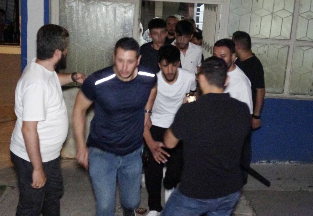 Erzurum'da gece yarısı dehşet: Bıçaklı kavgada ortalık kan gölüne döndü!