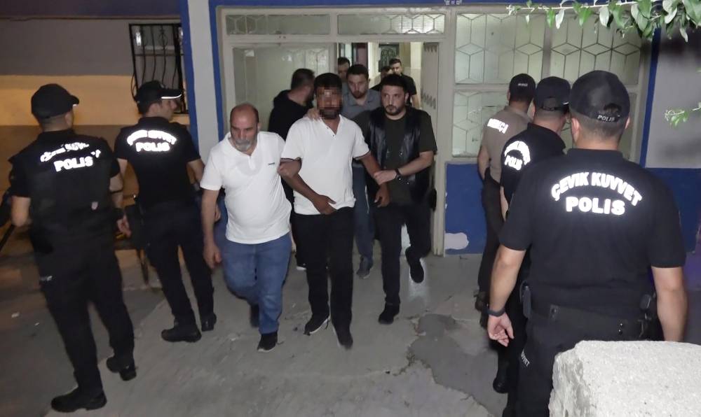 Erzurum'da gece yarısı dehşet: Bıçaklı kavgada ortalık kan gölüne döndü!