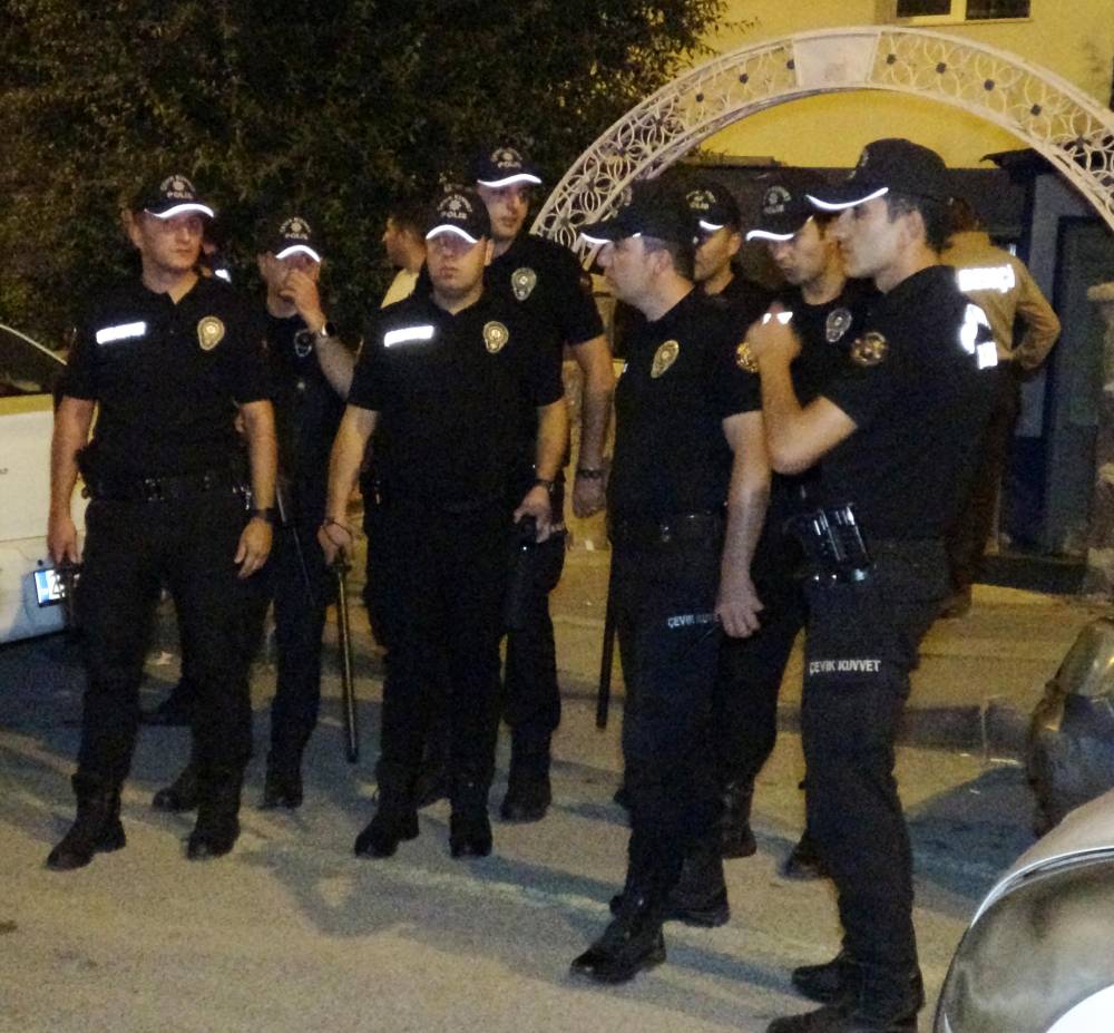 Erzurum'da gece yarısı dehşet: Bıçaklı kavgada ortalık kan gölüne döndü!