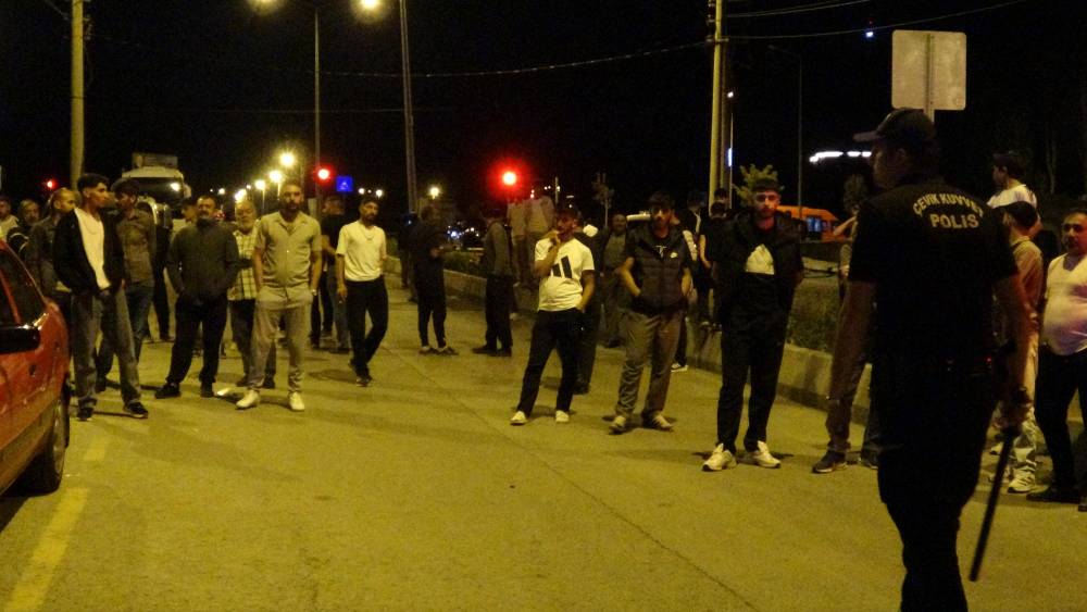 Erzurum'da gece yarısı dehşet: Bıçaklı kavgada ortalık kan gölüne döndü!