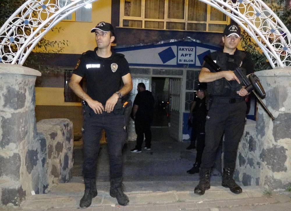 Erzurum'da gece yarısı dehşet: Bıçaklı kavgada ortalık kan gölüne döndü!