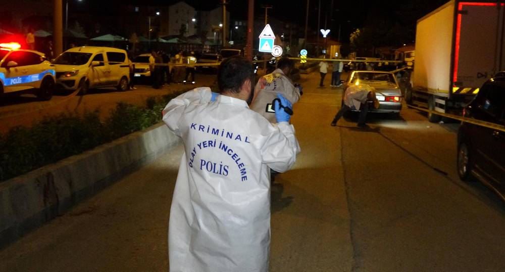 Erzurum'da gece yarısı dehşet: Bıçaklı kavgada ortalık kan gölüne döndü!