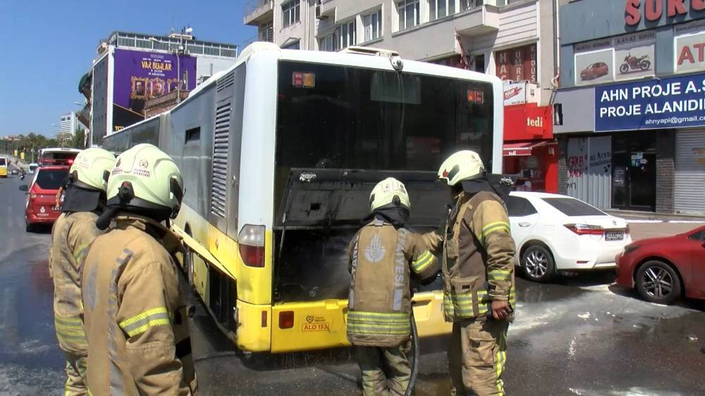 İETT otobüsü alev aldı! Yolcular tahliye edildi