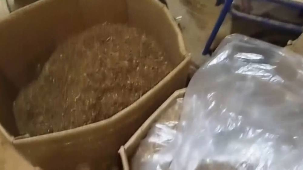 İstanbul'da kaçak sigara imalathanesine baskın