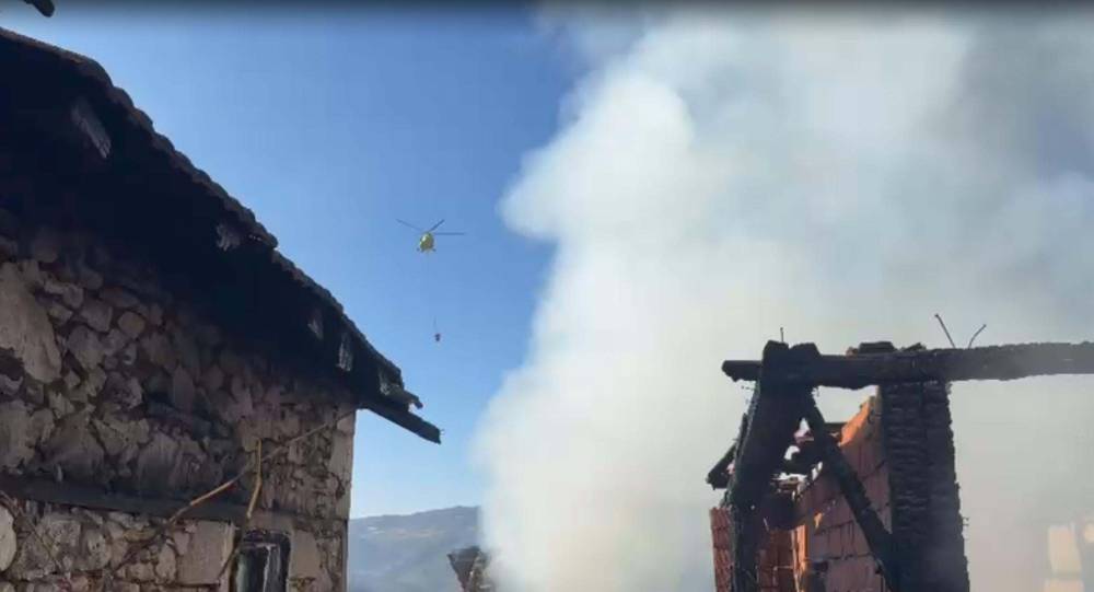 Yangın köyü yıktı! 15 evden geriye hiçbir şey kalmadı
