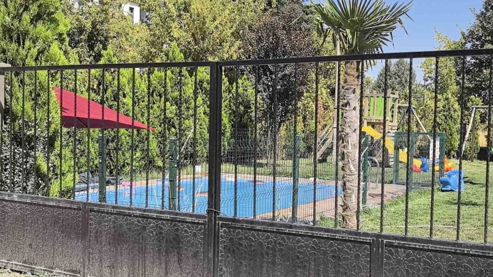 İnegöl’de kreş faciası! 4 yaşındaki çocuk havuza düştü