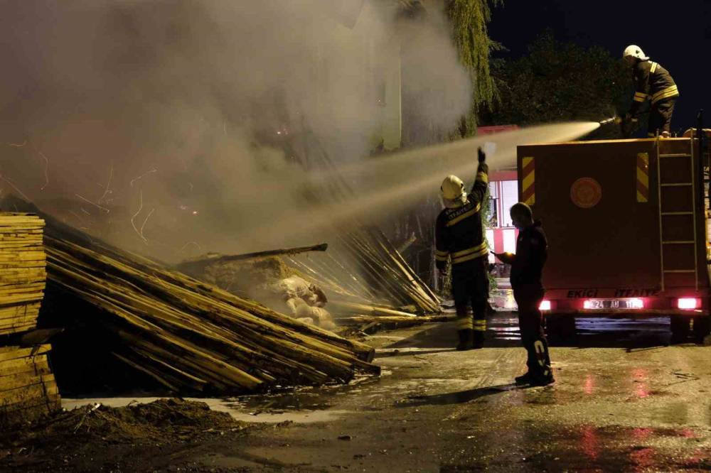 Keresteciler Sitesindeki yangın panik yarattı!