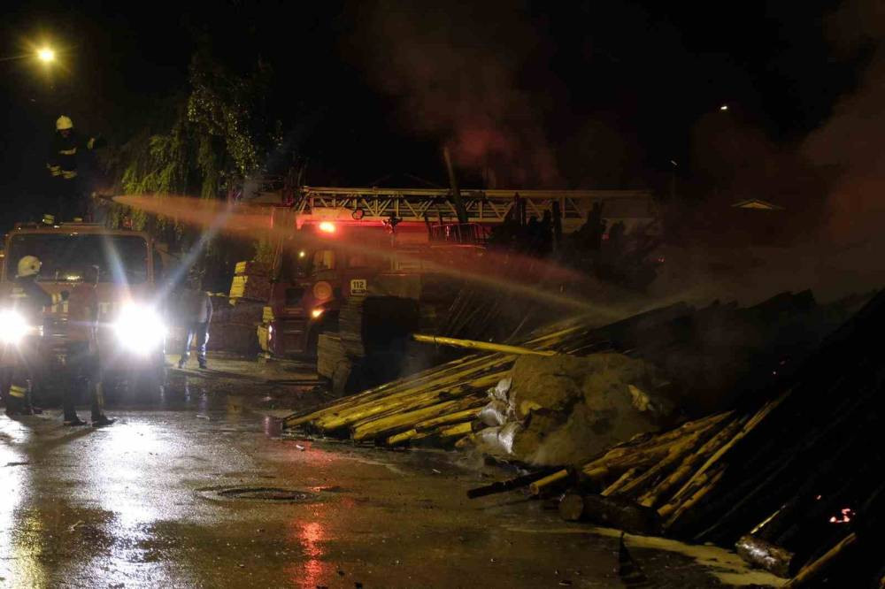 Keresteciler Sitesindeki yangın panik yarattı!