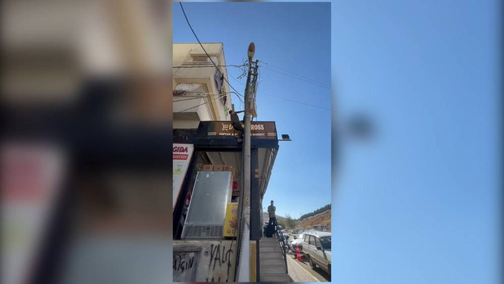Şanlıurfa’da elektrik direğinde dehşet anları