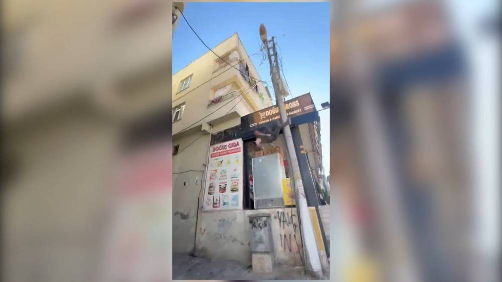 Şanlıurfa’da elektrik direğinde dehşet anları