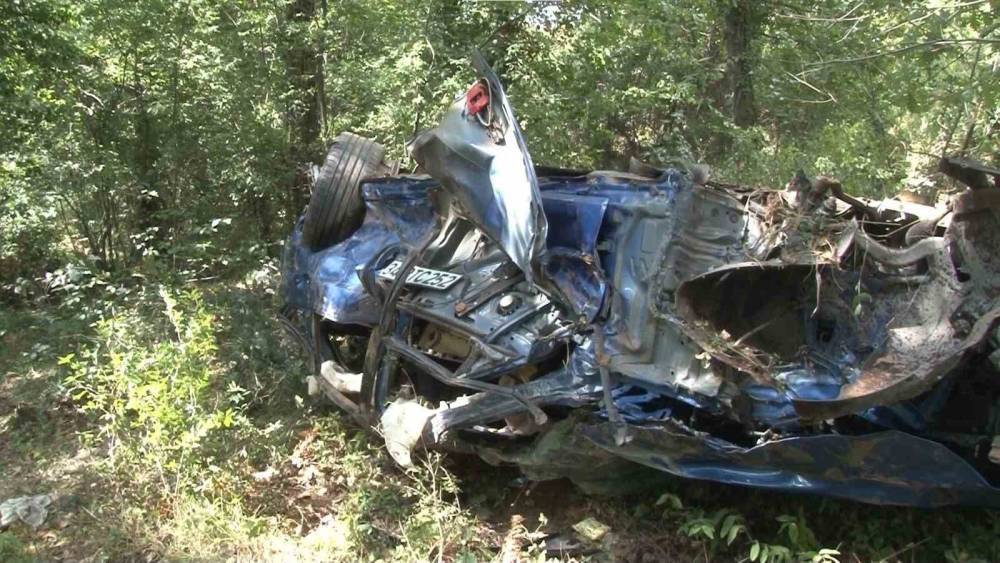 Şile’de feci kaza! Otomobil ormanlık alana uçtu