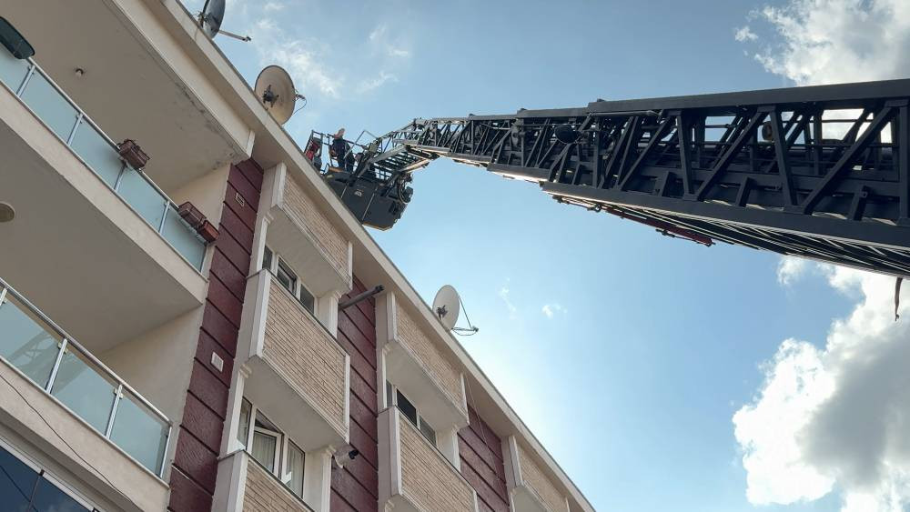 Avcılar'da polis ve itfaiye alarma geçti! İntihar sandılar gerçek farklı çıktı