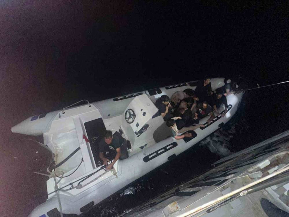 Aydın'da 15 kaçak göçmen kurtarıldı