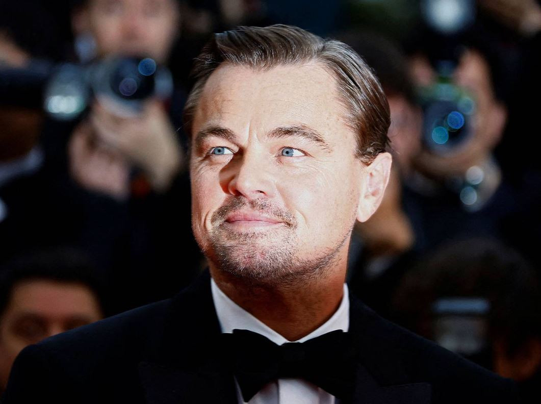 hollywood-yildizi-leonardo-dicaprio-ibizada-polis-cevirmesine-takildi-taninmayinca-saskina-dondu-yenicag-36.jpg