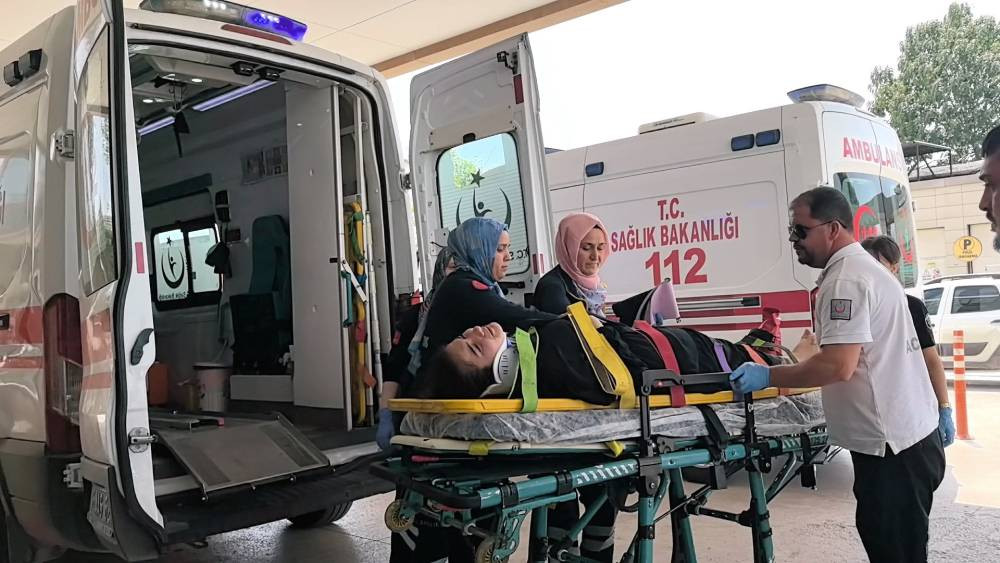 Terastan düşen 17 yaşındaki Kader ağır yaralandı