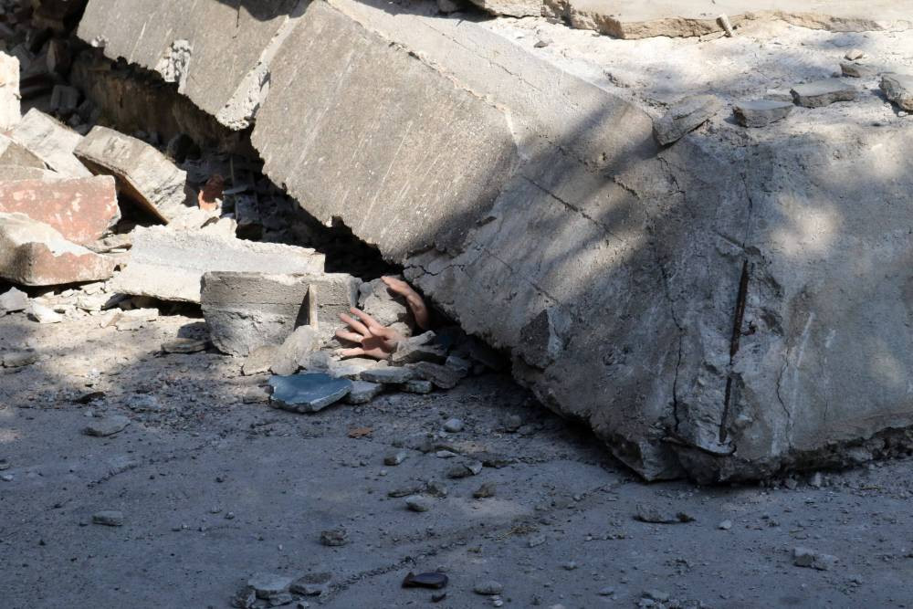 Deprem alarmı verildi! Ekipler enkaz altından tek tek çıkardı