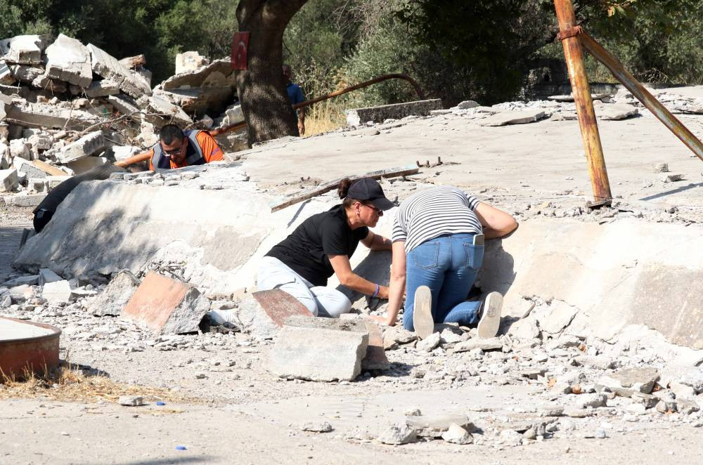 Deprem alarmı verildi! Ekipler enkaz altından tek tek çıkardı