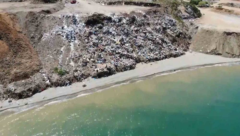 Bir zamanların plajı bugünün çöp dağı oldu