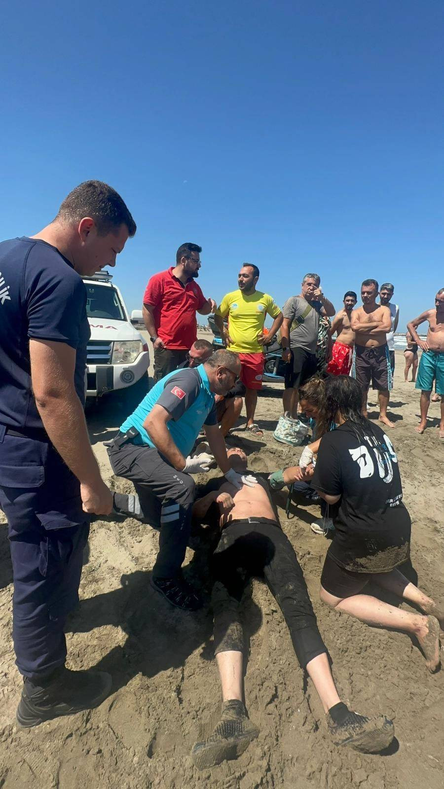 Dalgalar botu devirdi! Denizde can pazarı