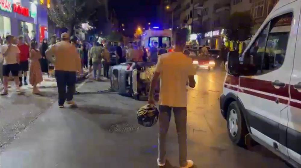Düzce’de feci kaza! Motosikletli sürücü savrulup aracın altına girdi
