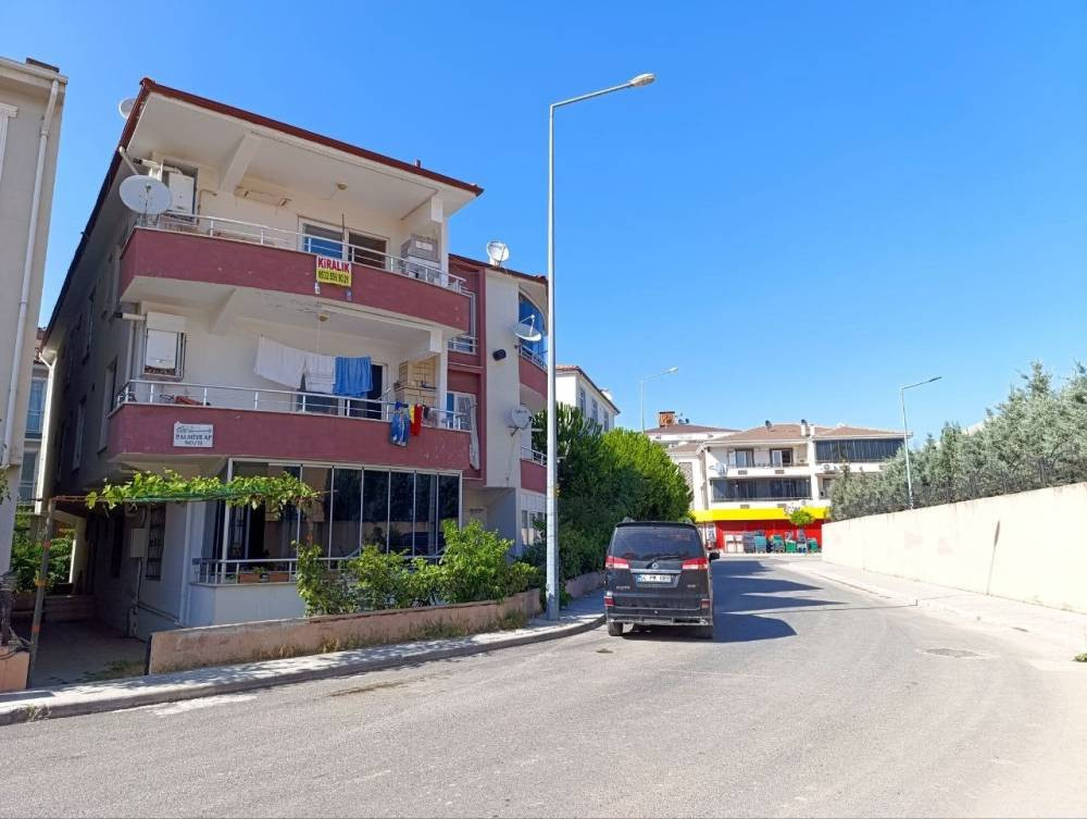 Sakarya'daki tartışma çığırından çıktı! Kadın eşinin aracına defalarca çarptı: Öfkesi pahalıya patladı