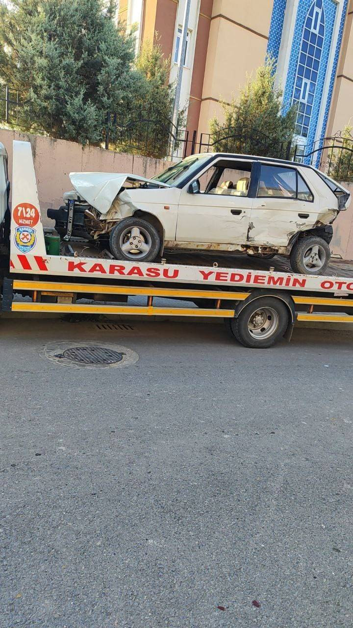 Sakarya'daki tartışma çığırından çıktı! Kadın eşinin aracına defalarca çarptı: Öfkesi pahalıya patladı