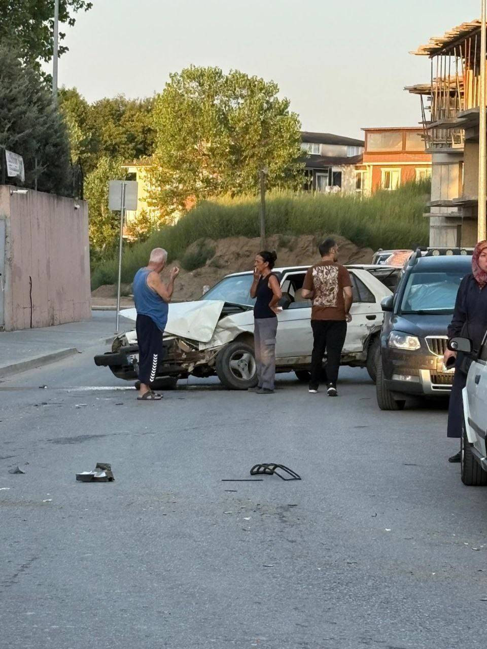 Sakarya'daki tartışma çığırından çıktı! Kadın eşinin aracına defalarca çarptı: Öfkesi pahalıya patladı