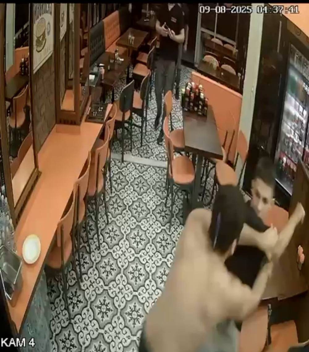 Sarıyer’de dehşet! Ensesinden bıçakladı: Kız meselesi kanlı bitti