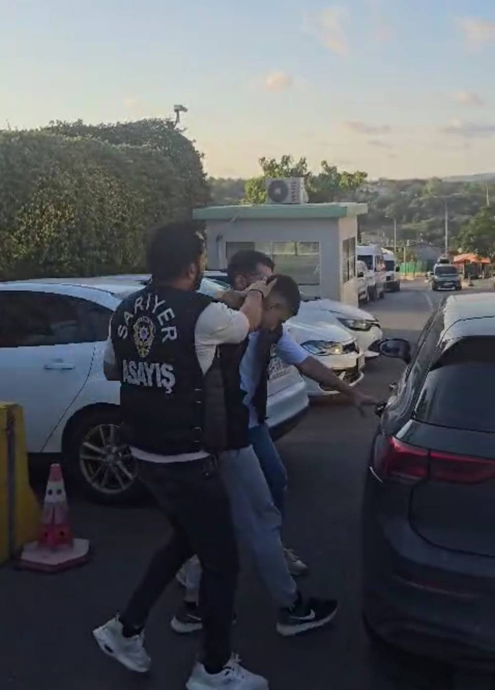 Sarıyer’de dehşet! Ensesinden bıçakladı: Kız meselesi kanlı bitti