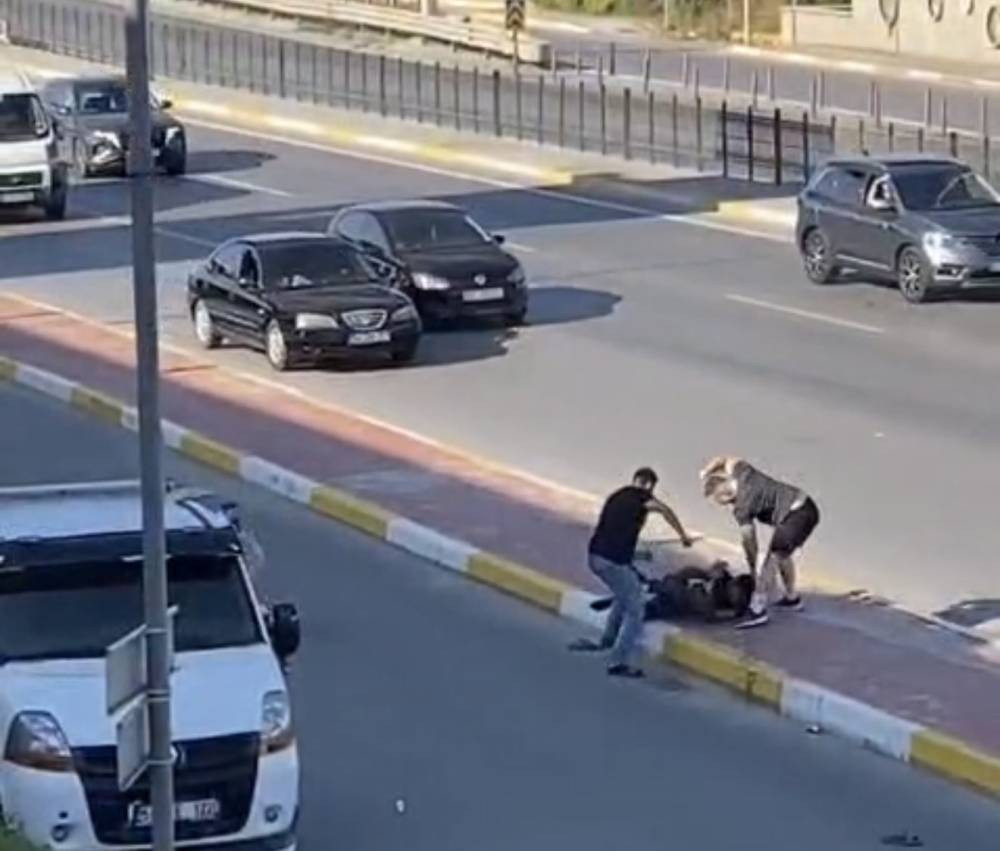 Trafikte çekiç ve sopalarla kavga