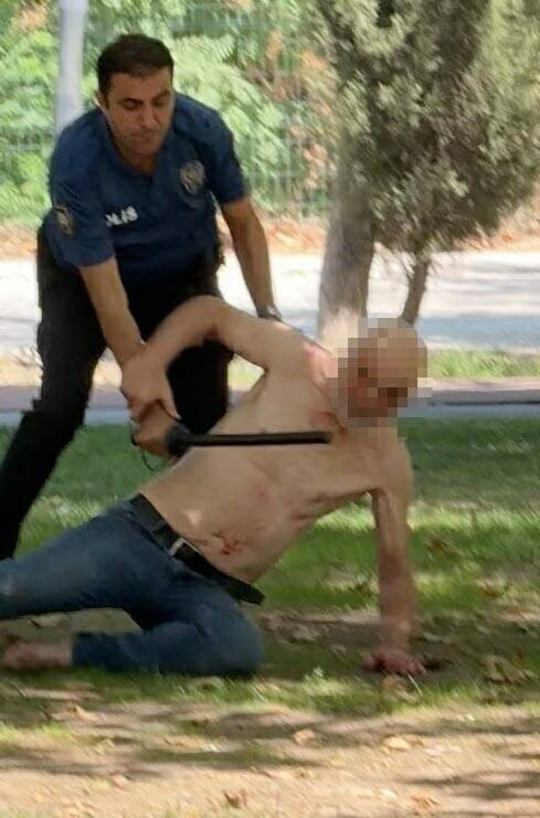 Esnafa bıçakla saldırınca darbedildi, götürüldüğü hastaneden kaçıp, intihara kalkıştı