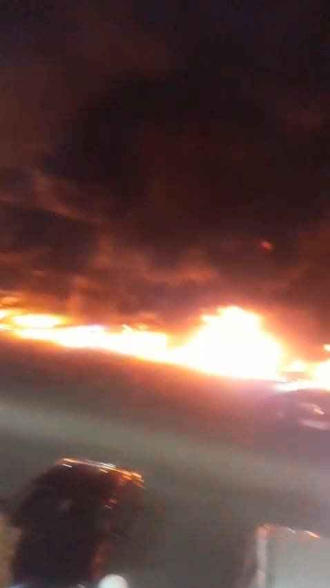 Film sahnelerini aratmadı! Samsun’da 8 Kilometrelik alev zinciri: Sürücü sonunda ‘pes’ dedi