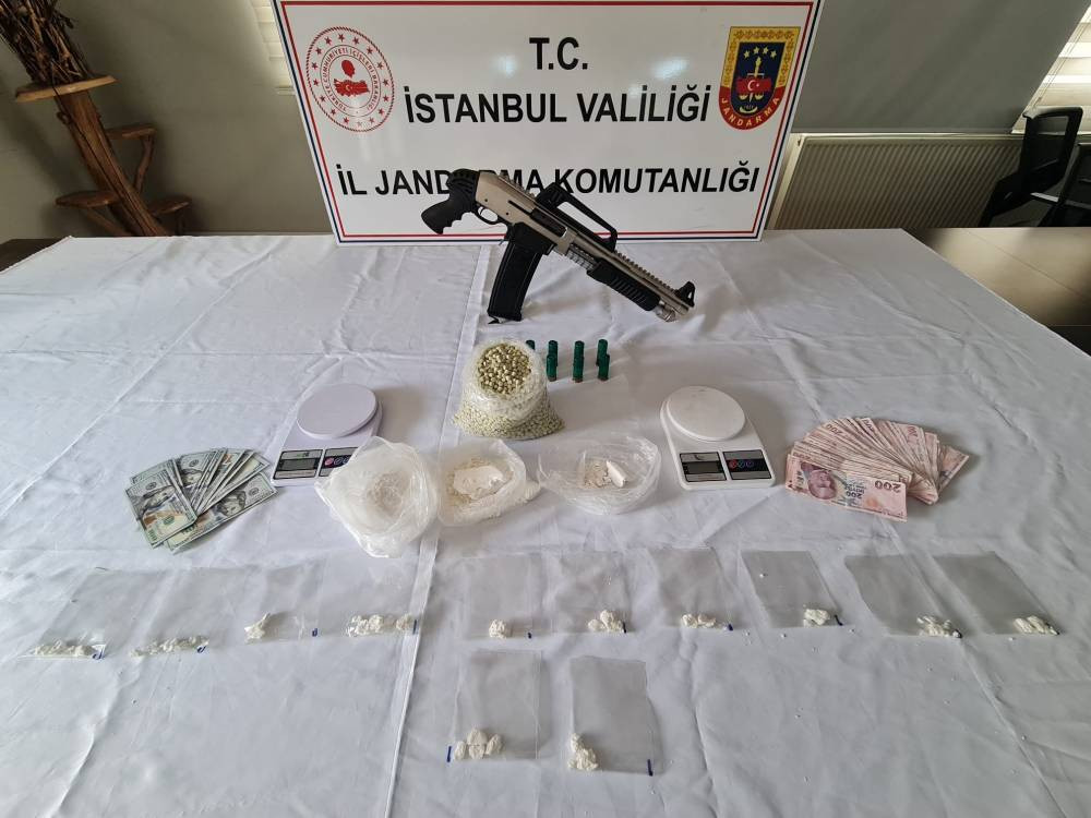 İstanbul’da jandarma çetenin içine sızdı! Şok baskın, tek tek yakalandılar