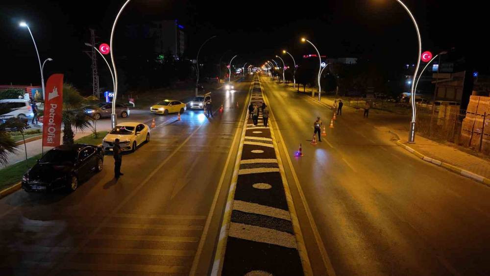 Polis araçları tek tek durdurup kontrol etti! Ehliyetler iptal edildi