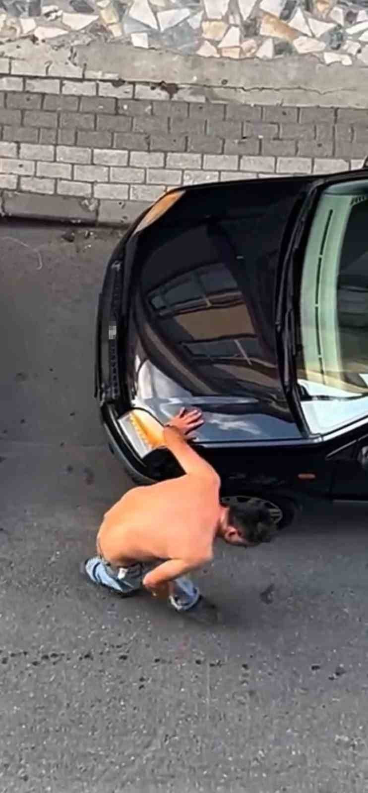 Satırlı saldırgan Üsküdar’da araçları hedef aldı