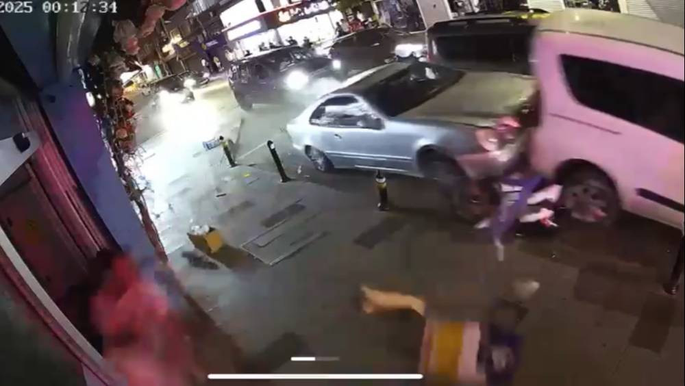 Trafiği birbirine kattı! Şişli saniyelerle ölümden döndüler