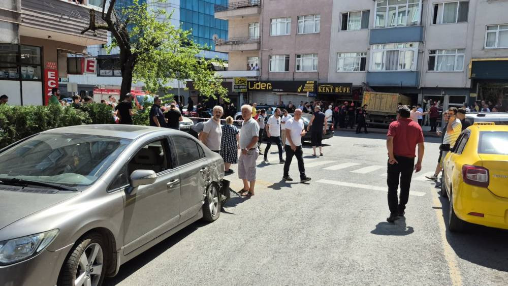 Zonguldak’ta kamyon dehşeti! Mağaza yerle bir oldu