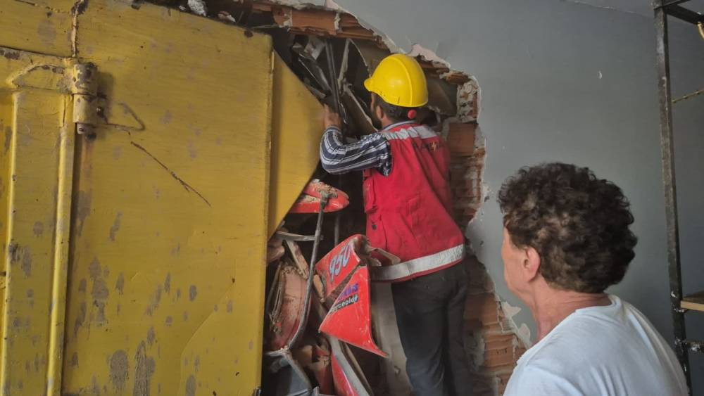 Zonguldak’ta kamyon dehşeti! Mağaza yerle bir oldu